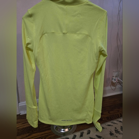 Under Armour Women's Yellow Long Sleeve Pullover With Thumb Holes, Sz Med - Picture 5 of 6